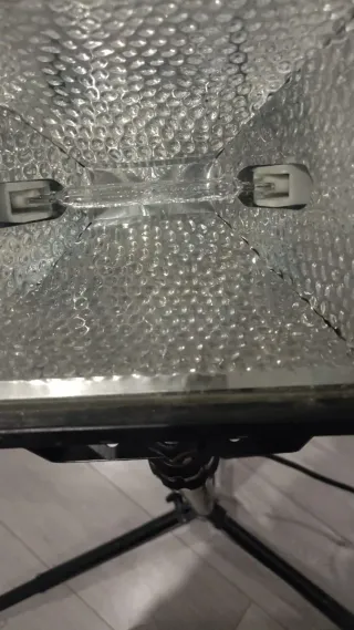 Foco LED con trípode