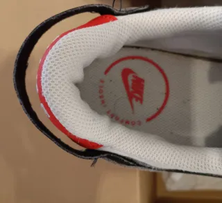 Zapatillas Nike Blancas y Negras