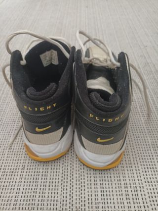 Nike Negras y Blancas Talla [Talla]