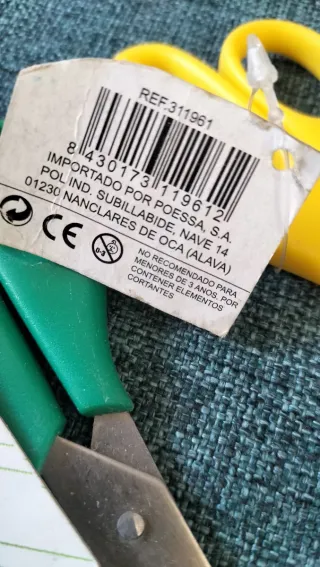 Pareja de tijeras escolares