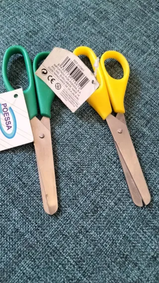 Pareja de tijeras escolares