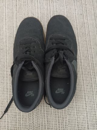 Zapatillas Nike SB Negras y Grises