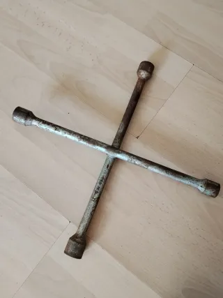 Llave de cruz para ruedas de coche