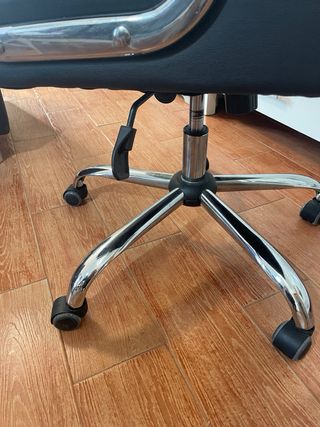 Silla de oficina negra