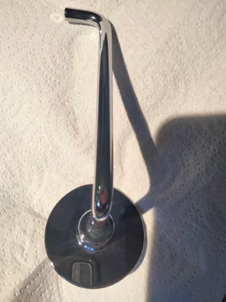 Apliqué de aseo cromado.