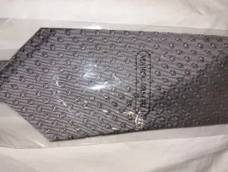 Corbata Marco Pascali Gris Plateado. Sin estrenar.