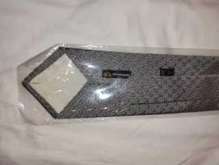 Corbata Marco Pascali Gris Plateado. Sin estrenar.