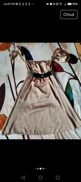 Abito beige/oro con cintura