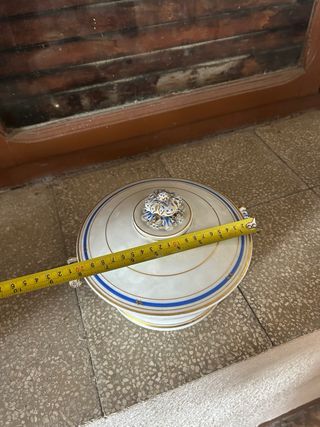 Sopera antigua de porcelana