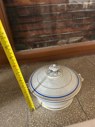 Sopera antigua de porcelana