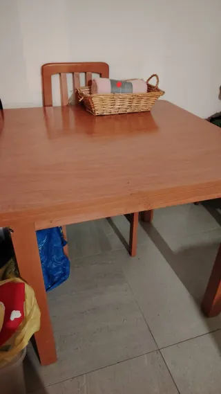 Mesa de comedor extensible de madera