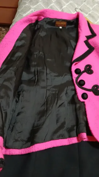 Traje Dolores Costura negro y fucsia