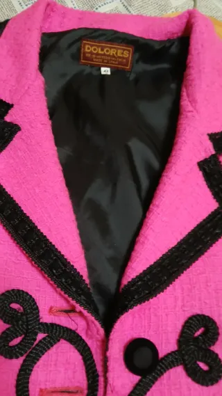 Traje Dolores Costura negro y fucsia