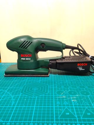 Lijadora orbital BOSCH PSS 150 A + Maletín + Hojas