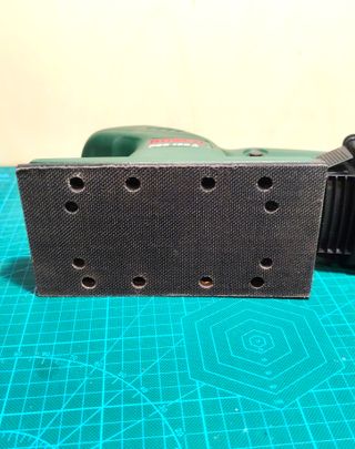 Lijadora orbital BOSCH PSS 150 A + Maletín + Hojas