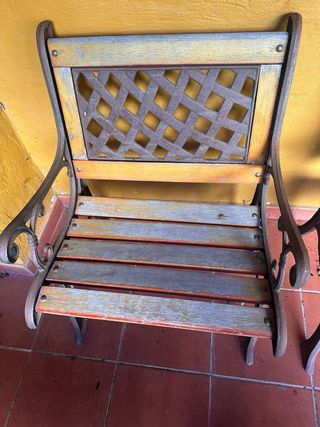 Sillas de hierro forjado y madera exterior