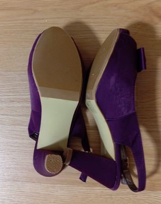 Traje de ceremonia morado y plateado