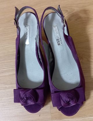 Traje de ceremonia morado y plateado