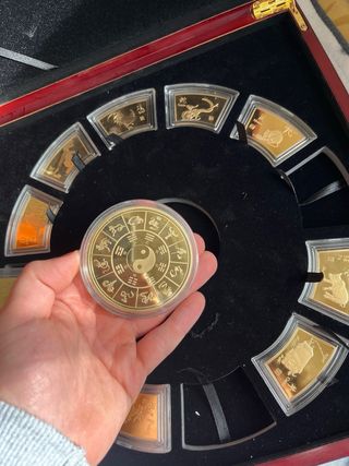 11 Medallas Bañadas en Oro Colección Año