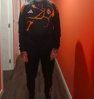 Chándal Real Madrid y camiseta de Marvel Adidas