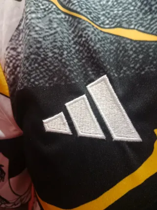 Chándal Real Madrid y camiseta de Marvel Adidas