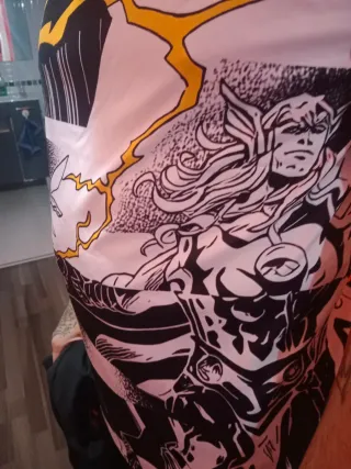 Chándal Real Madrid y camiseta de Marvel Adidas