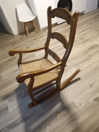 Silla Mecedora Modelo Caracola Madera de Pino
