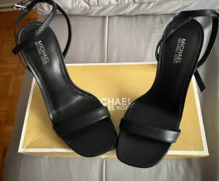 Sandalias Michael Kors Tacón Brillante Negro