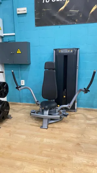 Máquina de gimnasio pectoral Matrix