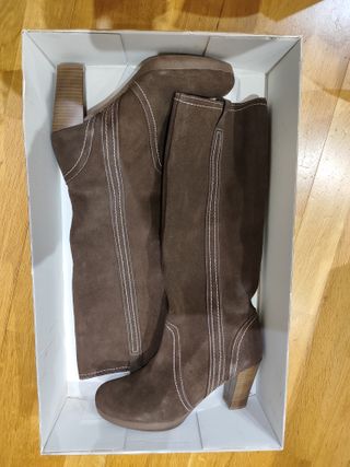 Botas altas de ante marrón