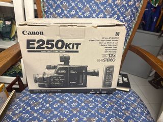Canon E250KIT 8mm Video Camcorder