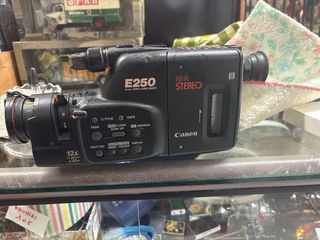 Canon E250KIT 8mm Video Camcorder