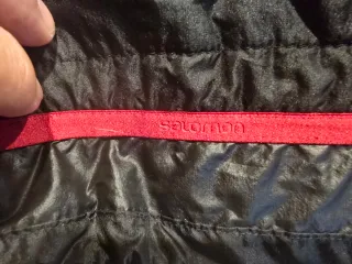 Chaqueta cortavientos Salomon roja y gris