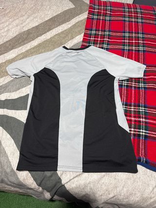 Camiseta deportiva Zara manga ranglán