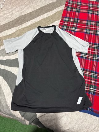 Camiseta deportiva Zara manga ranglán
