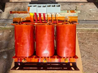 Trasformatore trifase