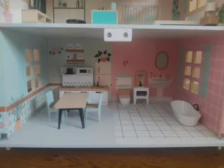 Casa de muñecas Spring Cottage amueblada