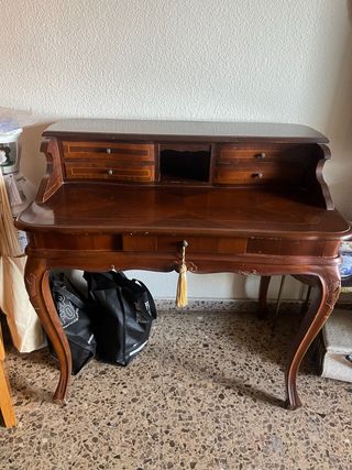 Mueble escritorio clásico de madera negociable