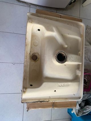 Taza de inodoro de porcelana blanca y lavabo