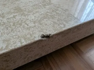 Mesa centro cristal y mármol travertino beige