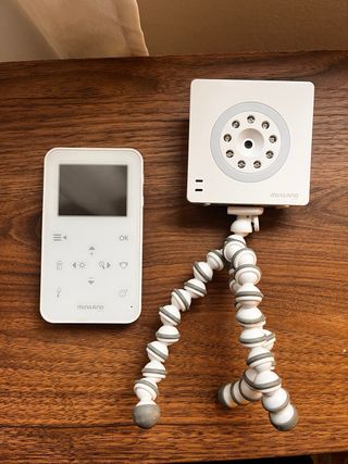 Vigilabebés Miniland con cámara y trípode