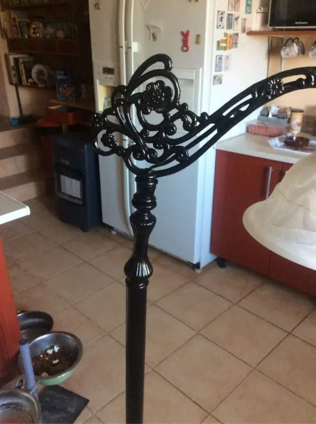 Lámpara de pie de metal