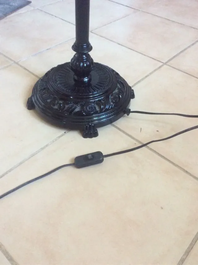 Lámpara de pie de metal