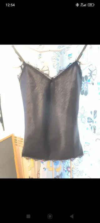 Top lencero negro con encaje