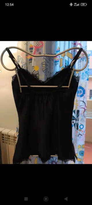 Top lencero negro con encaje