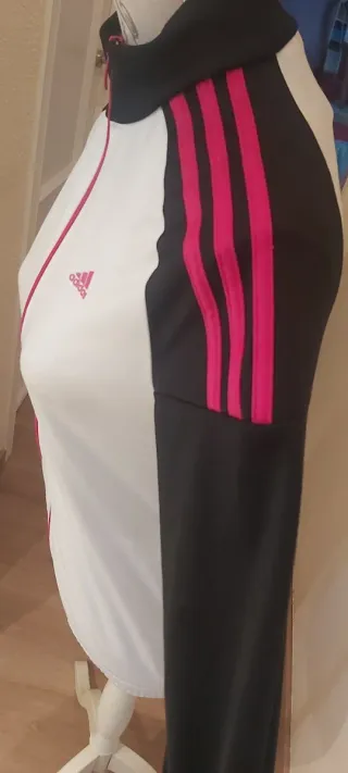 Chaqueta deportiva Adidas.  Talla XS