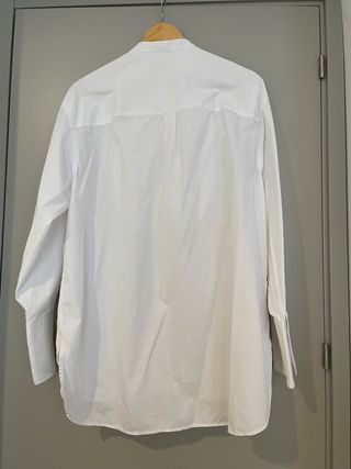 Camisa blanca formal con pechera