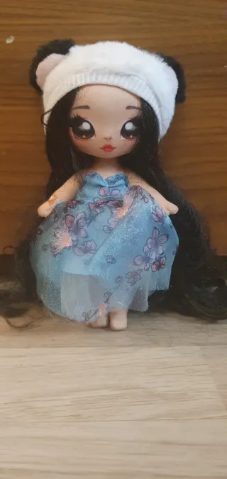 Muñeca Na Na Na con gorro panda