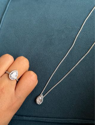 Anillo y collar Pandora pera plata