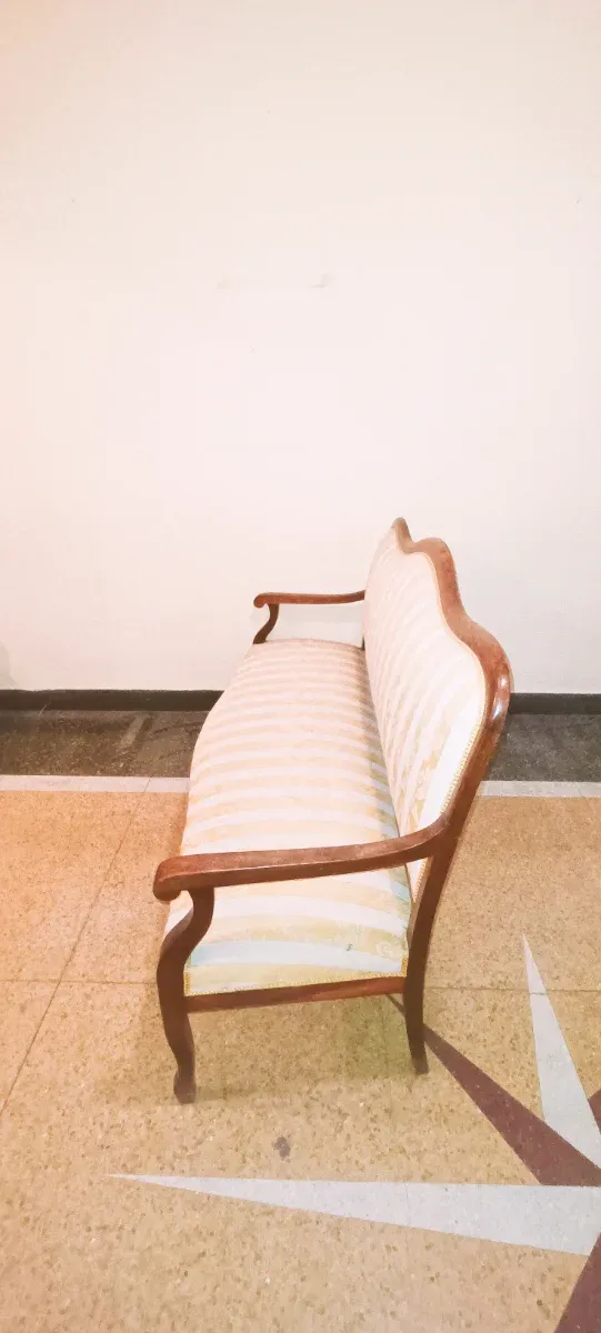 Tresillo antiguo tela y madera